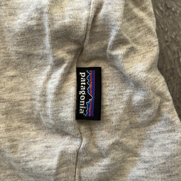 Patagonia long sleeve Henley - Picture 3 of 3